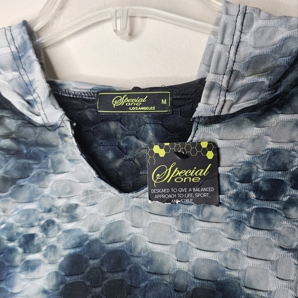 Special One Activewear Hooded Scrunched Crop Top Size Medium NWT - Picture 3 of 5